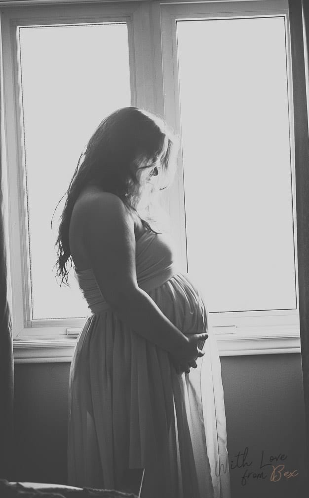 8 Helpful Tips for Taking Your own Maternity Photos